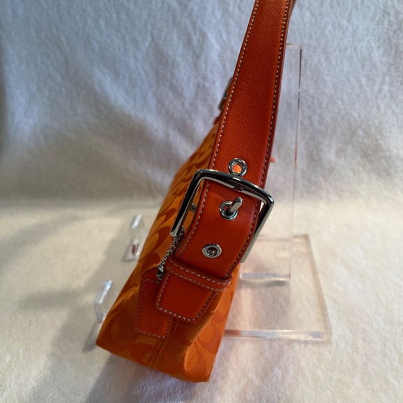 Coach Swinger Bag - Picture 2 of 4